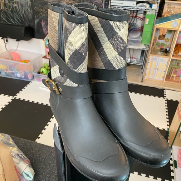 COPY - COPY - Burberry Rainboots - Picture 1 of 7